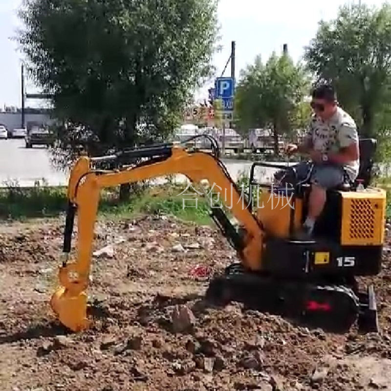 微型挖掘機挖溝作業